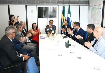 Imagem da notícia União entre vereadores e senador Nelsinho garante trator John Deere para fortalecer a agricultura de Figueirão